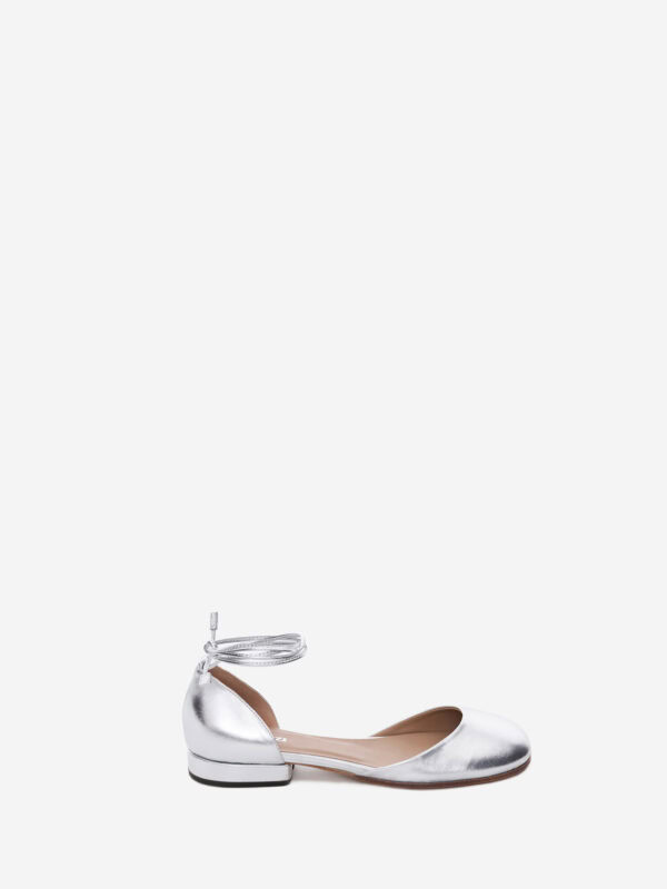 Lace-up ballerina