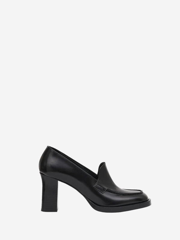 MOCCASIN-STYLE PUMPS